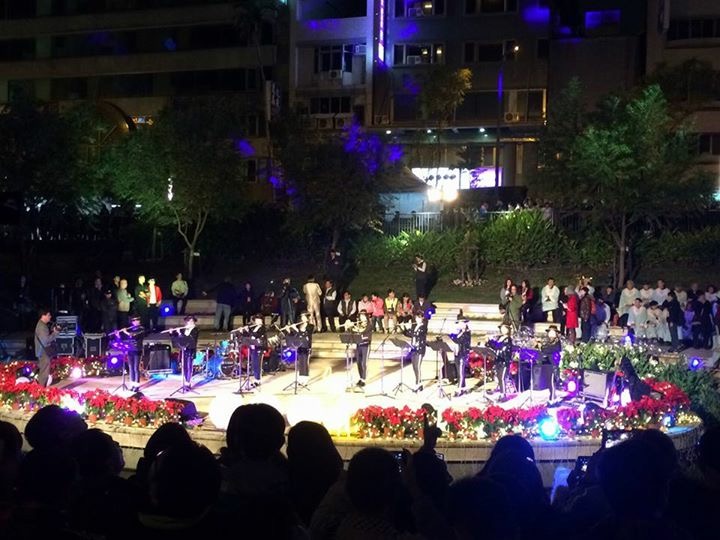 台中銀河水中的耶誕樹 點亮柳川閃耀舊城區 圖：台中市府提供