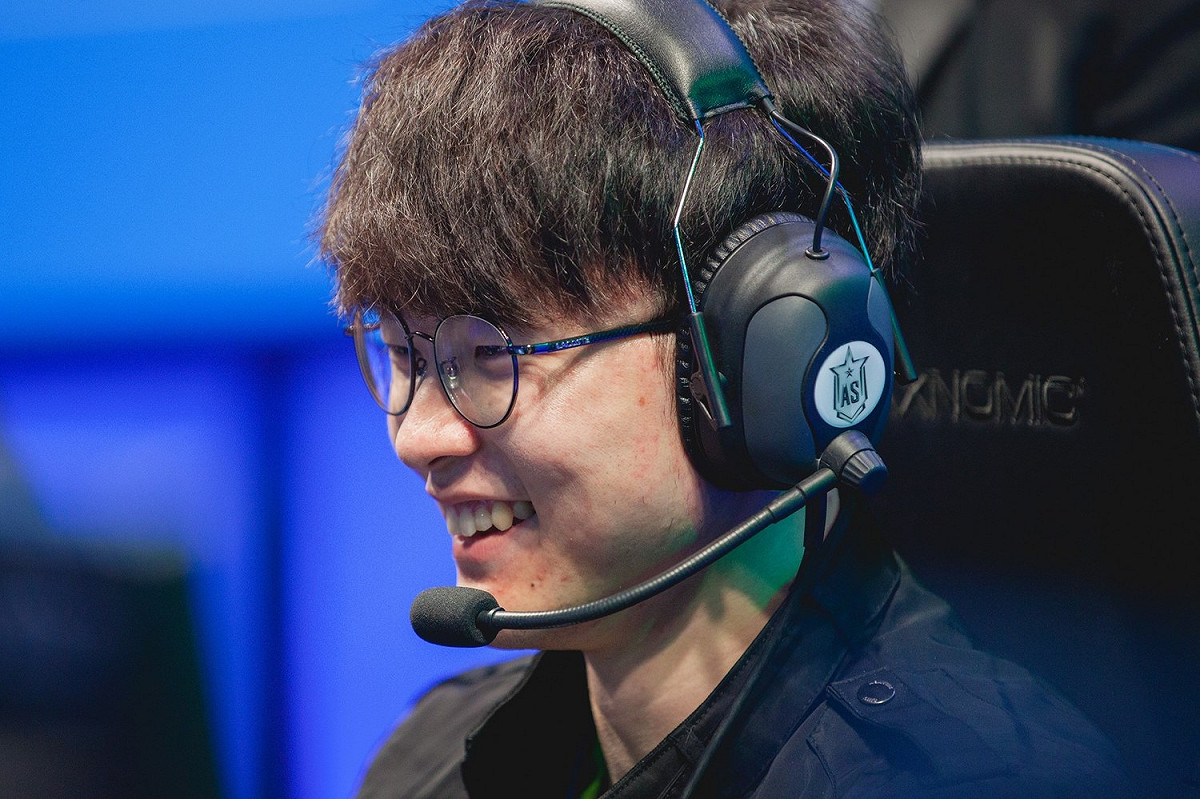 今（10）日《英雄聯盟》中韓大戰，中國代表隊（LPL）面對韓國代表隊（LCK）凌厲的攻勢，雙方拉扯誰也不認輸，就在LPL似乎吹起反擊號角時，不料由於小兵湧入主堡，最後由LCK取得驚險的勝利。 圖：翻攝自 LoL Esports Photos flickr