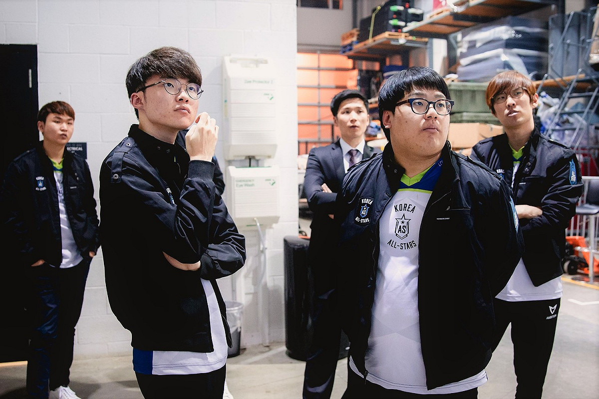 今（10）日《英雄聯盟》明星賽的正規總決賽結束了，中國代表隊（LPL）擊潰了韓國代表隊（LCK），這樣的狀況掀起全球網友熱議，紛紛檢討韓國代表隊問題到底在哪。 圖：翻攝自 LoL Esports Photos flickr