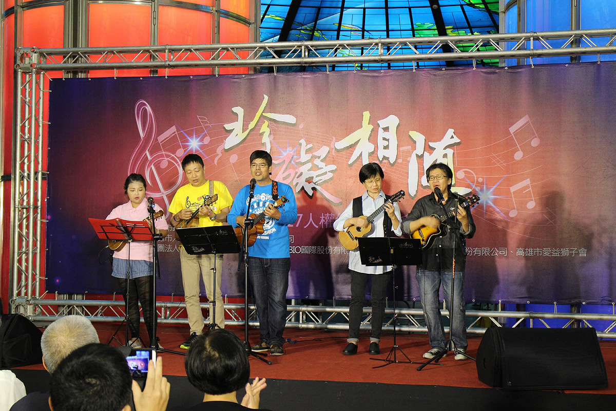 活動廣邀專業團隊演出許多有關於人權蘊含的歌曲，扣人心弦。 圖：高雄市民政局/提供