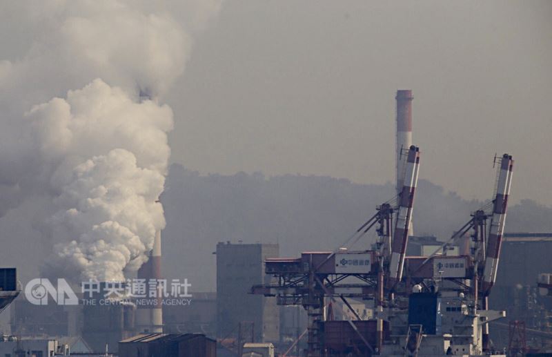 趕在立院會期最後一天，政院版空污法付委。 圖 : 中央社