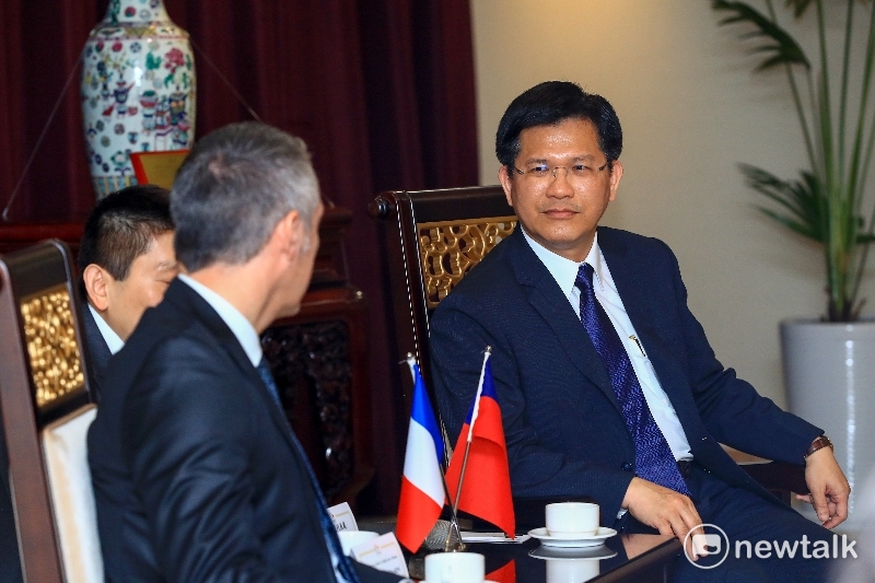 法國國民議會友台小組主席Jean-François CESARINI(塞沙里尼)議員、Jean-Jacques GAULTIER(高帝耶)議員等一行人至台中市政府拜會市長林佳龍 圖:台中市府提供