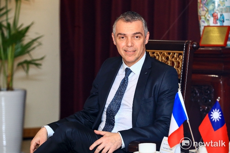 法國國民議會友台小組主席Jean-François CESARINI(塞沙里尼)議員、Jean-Jacques GAULTIER(高帝耶)議員等一行人至台中市政府拜會市長林佳龍，Jean-François CESARINI(塞沙里尼)議員希望，他為台灣帶來的企業不僅限於亞維儂地區，而是希望整個歐洲企業都有這樣的機會投資台灣、投資台中。 圖:台中市府提供