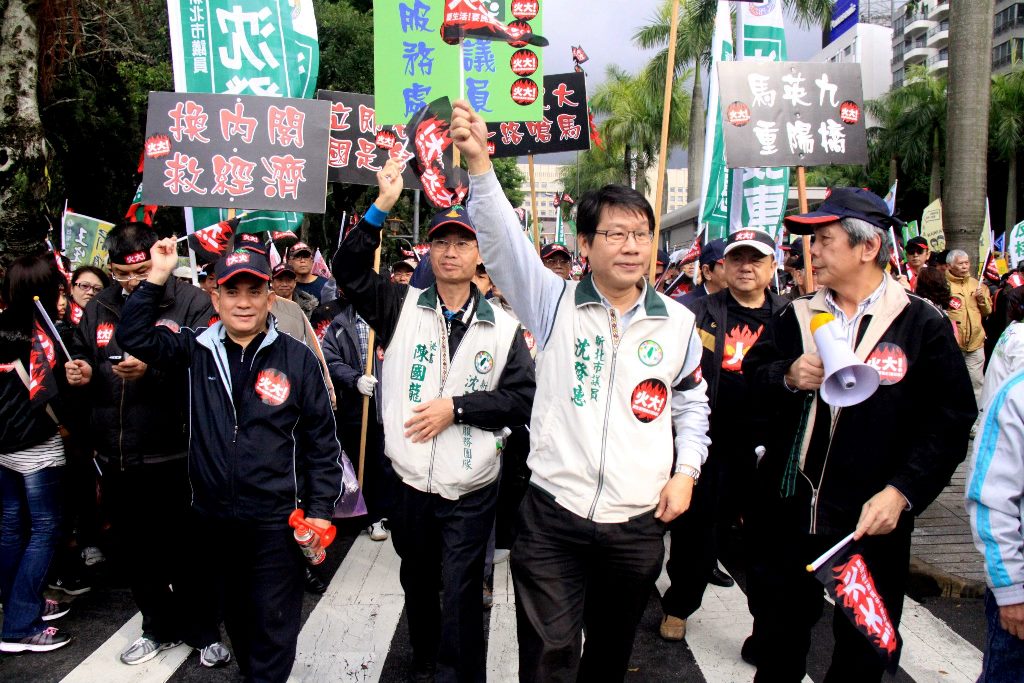 2016年雖有競爭關係，不過民進黨市議員沈發惠今天發文公開呼籲，「為了台灣，顧大局，呼籲選民出來投下『不同意罷免』黃國昌這一票」。 取自沈發惠臉書