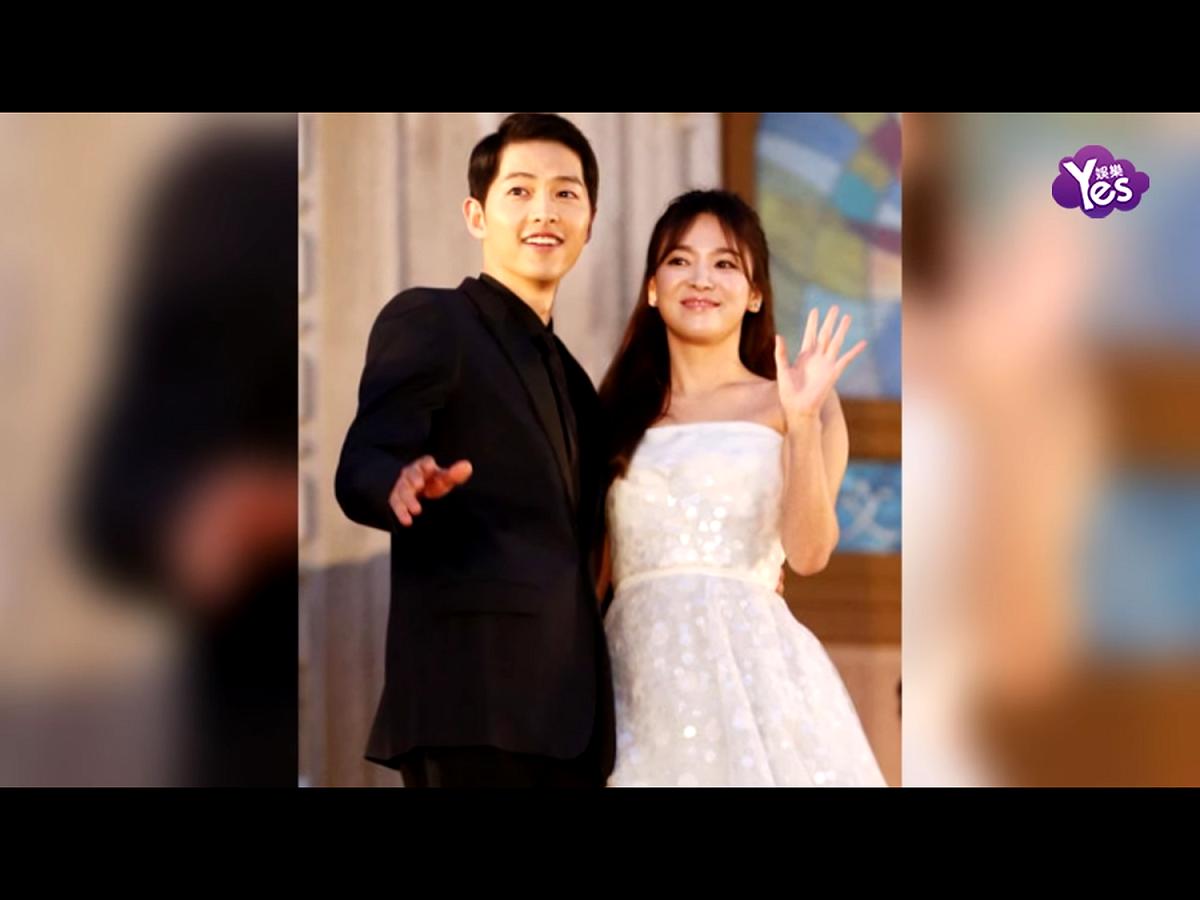 剛與南韓人氣男星宋仲基新婚不久的宋慧喬，昨天前往北京參加活動。「雙宋」因合演《太陽的後裔》定情，10月31日的大婚，被媒體譽為「世紀婚禮」。 圖：翻攝自Youtube