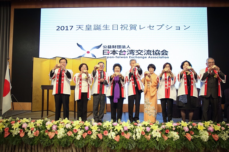 高雄市長陳菊14日晚間出席日本台灣交流協會高雄事務所主辦的日本天皇慶祝酒會。 圖：高雄市政府/提供