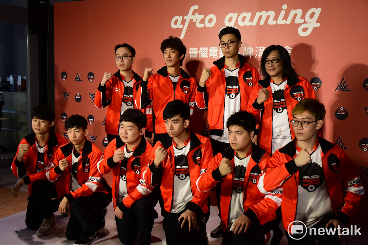 《英雄聯盟》新成立的Team Afro戰隊，選手分別為，上路Ninuo、中路Mareritt、下路Dalka、打野Epic、輔助Zest，並由前電競選手YO擔任教練。 圖：王昱澄/攝