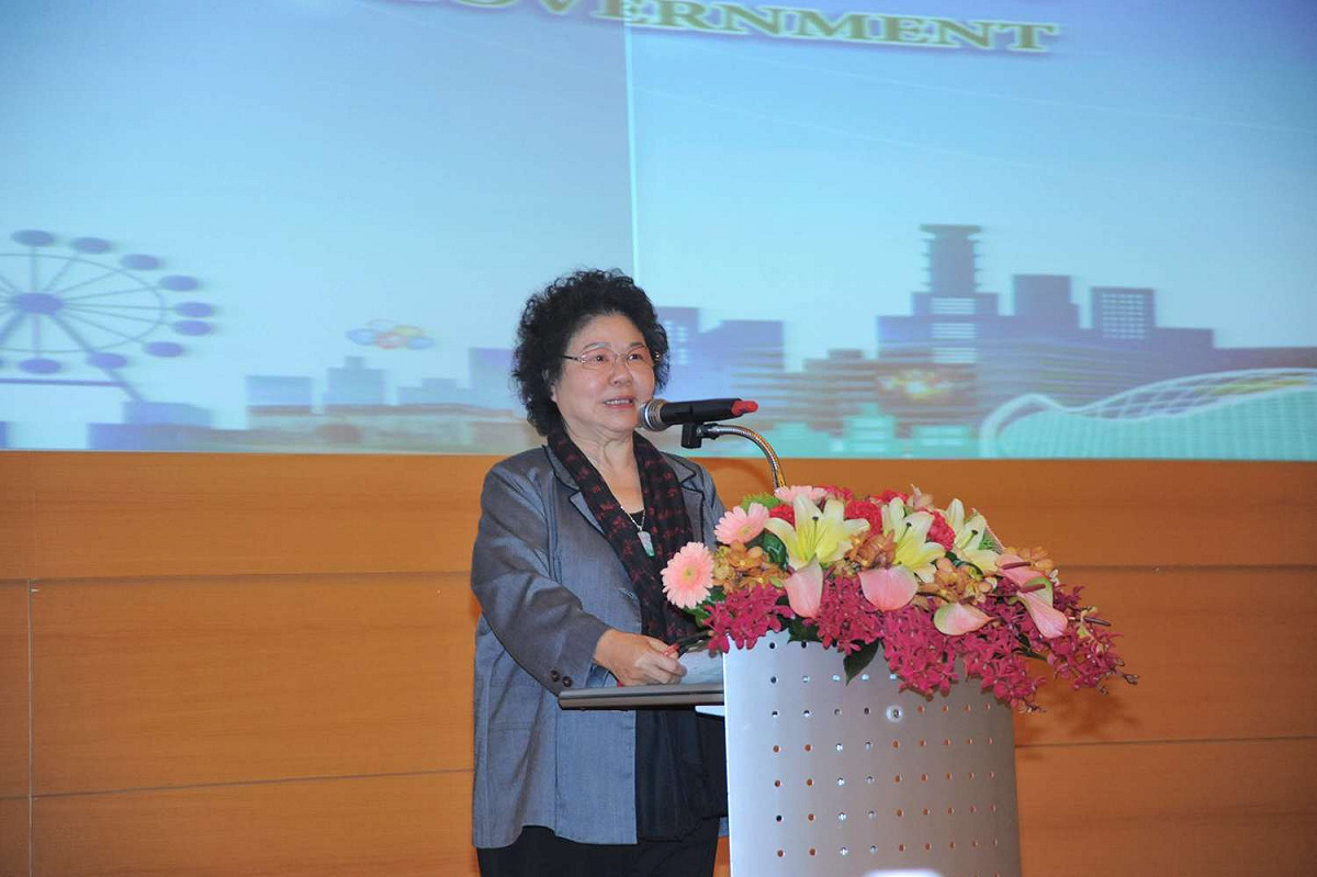 陳菊表示，感謝中央在前瞻計畫中對高雄建設的支持，特別是「捷運黃線」及「路竹延伸線」，已納入前瞻計畫中的軌道建設，計畫經費合計1,758億元，讓高雄得以建構完整的大眾運輸路網，對於城市交通的轉型及空氣品質的改善，具有重大意義，而高雄市府已加速推動腳步，早日讓這兩項建設完工。 圖：高市府／提供