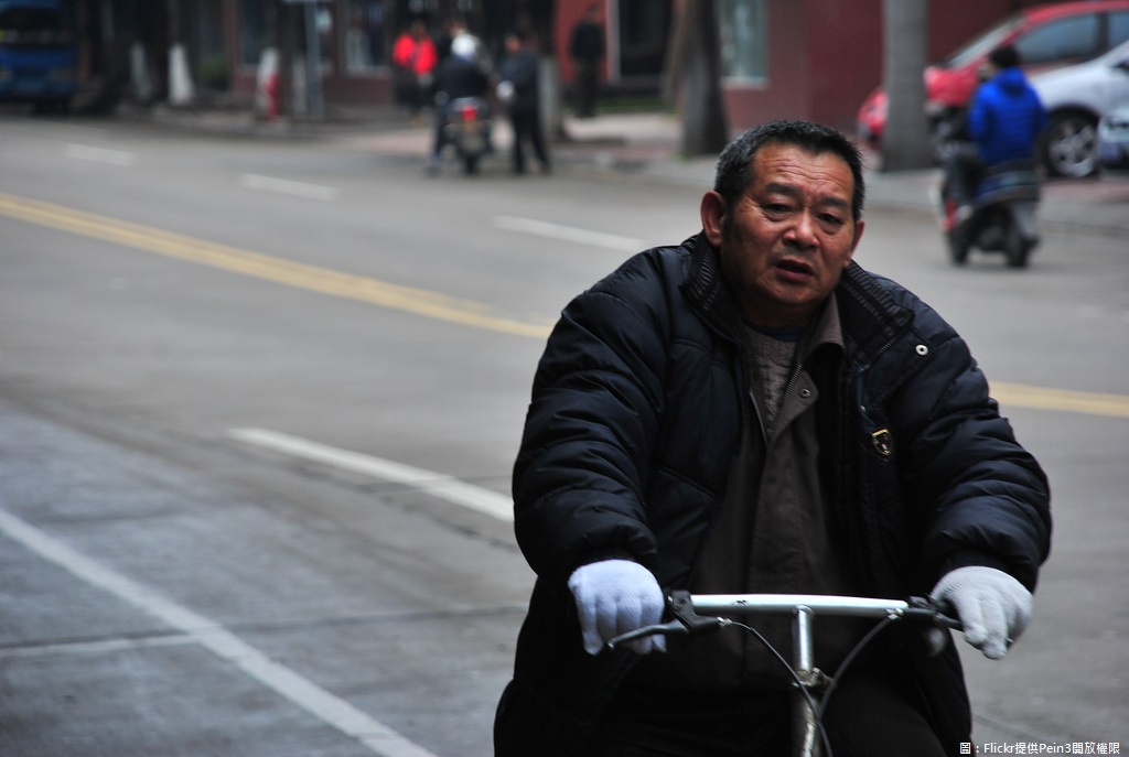國健署提醒，低溫對健康的危害不可忽視，尤其長者、心血管高風險族群更要留意。 圖：Flickr提供Pein3開放權限