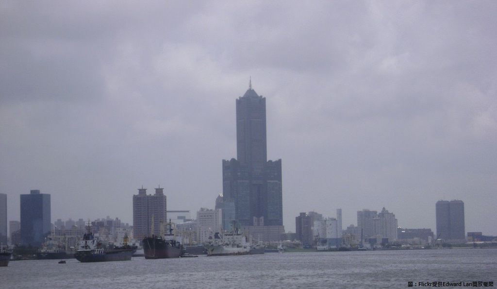 今天受到強烈大陸冷氣團南下影響，晚間將有一股境外污染物影響台灣，再加上強風影響出現地表揚塵，中南部空氣品質恐怕將連續慘三天。 圖：Flickr提供Edward Lan開放權限