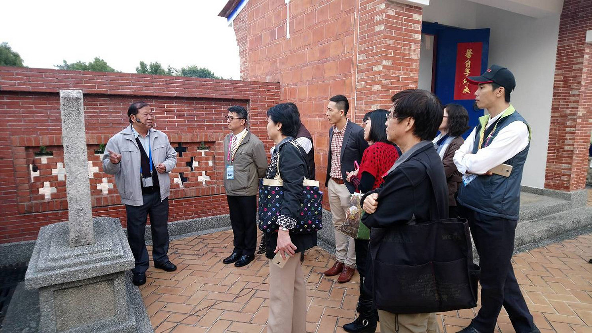 市府客委會劉主委指出，台中市石岡土牛客家文化館前身為清嘉慶年間建立的劉家老伙房，已有兩百多年歷史，於921地震毀損後仿原貌原址重建，設定以「活的客家博物館」規劃，在95年落成啟用。 圖：台中市政府/提供