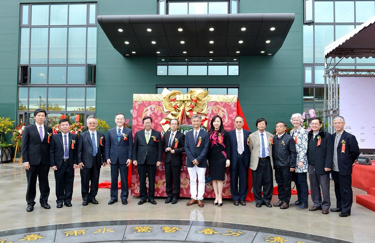 鄭文燦表示，明（107）年4月將在新屋舉行「桃園農業博覽會」，市府邀請源鮮智慧農場設置展覽區域，介紹智慧農業、生態農業、科技農業、循環經濟的價值。桃園市推動綠色採購，讓碳足跡少一點。 圖：桃園市政府/提供