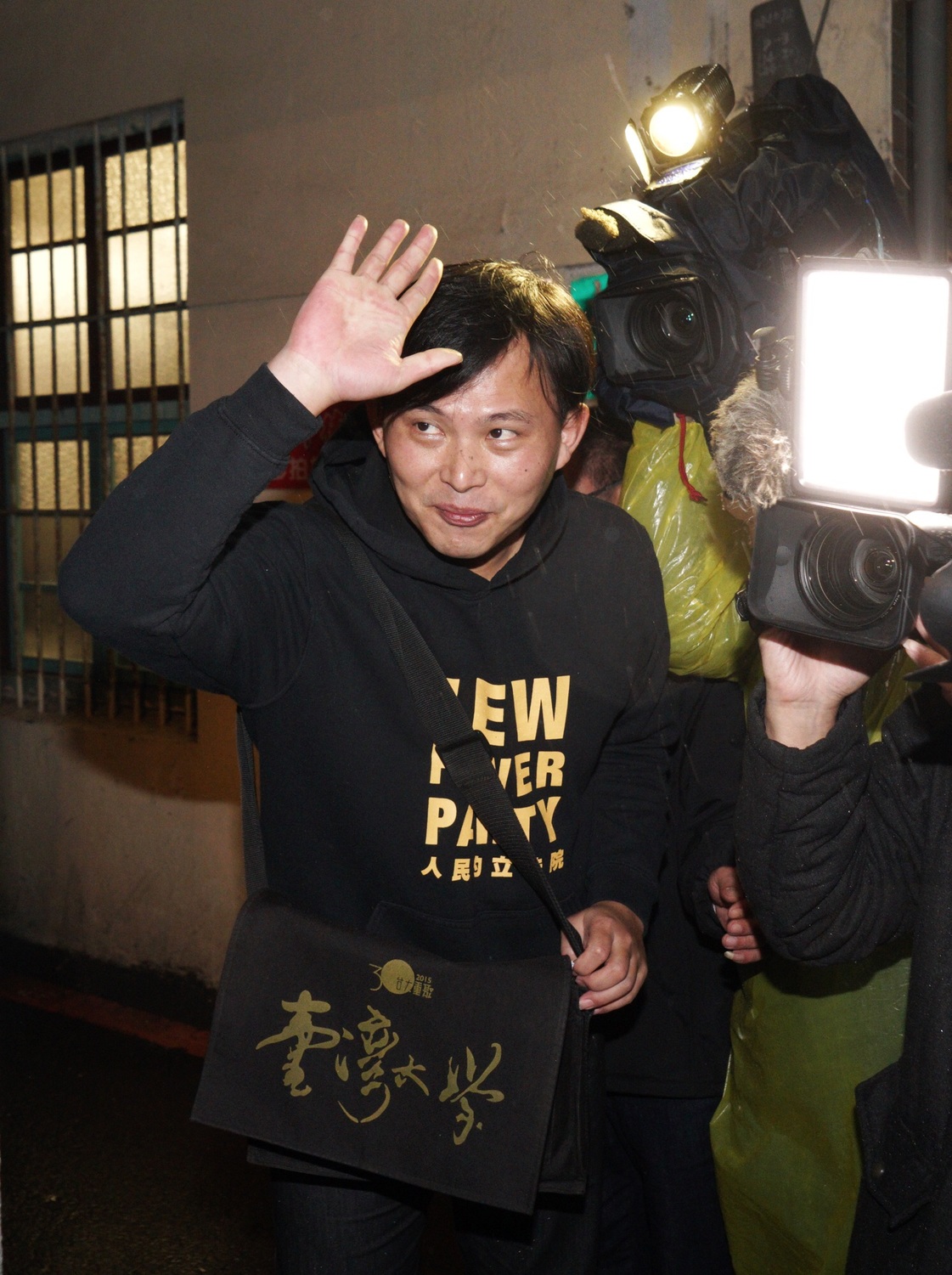 黃國昌說，台灣面臨很多挑戰，相信這一代台灣人以及許多朋友都有著相同心情，必須很認真思考，希望留給我們下一代什麼樣的未來，「是充滿希望、理想、進步價值的國度，還是要繼續沈淪在黑暗的恐懼當中？」 圖：張良一/攝