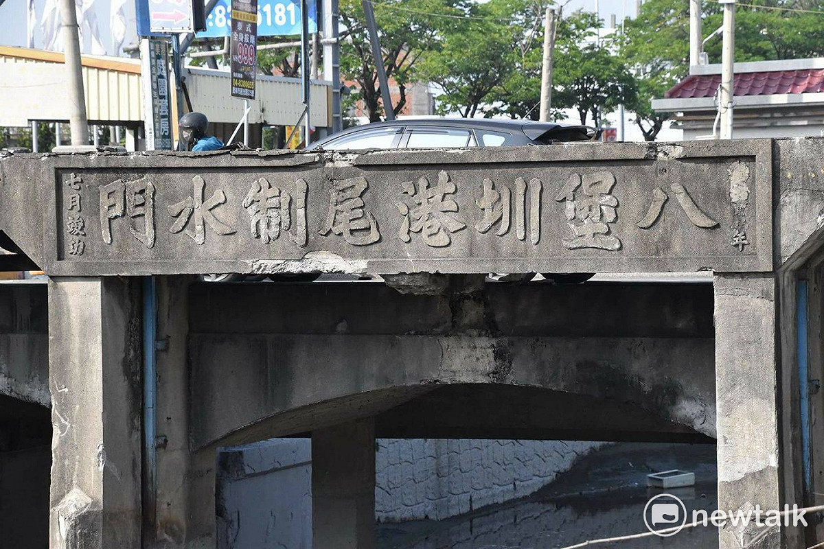 九十年歷史的彰化縣「八堡圳港尾制水門」已提報文資列冊追蹤；文資審議階段就遭解體遷移，彰化縣文化局長陳文彬解釋，未來將妥善安裝回去。 圖:文化工作者／提供