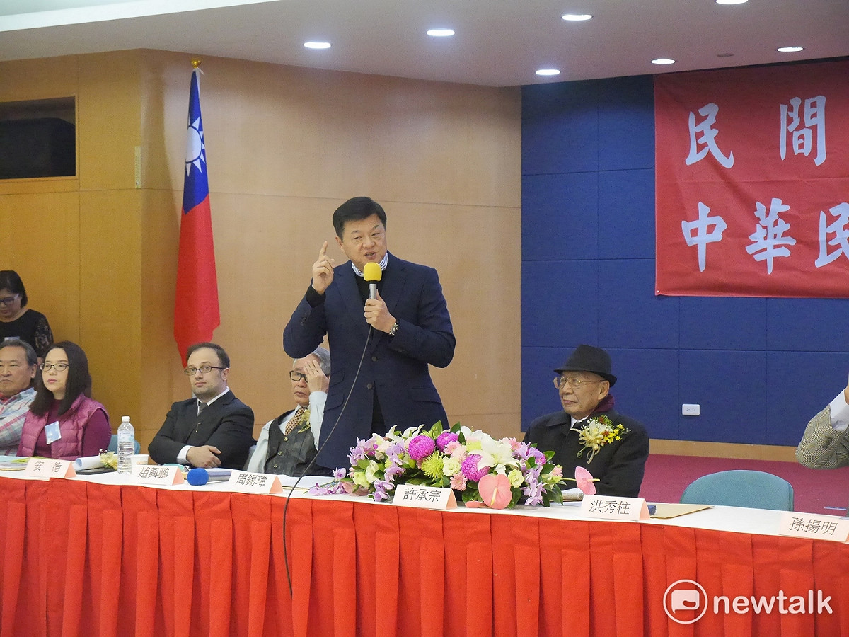 有意參選新北市長的前台北縣長周錫瑋，上午出席由藍天柱力團舉辦的民間國是論壇致詞。 圖：趙婉淳／攝