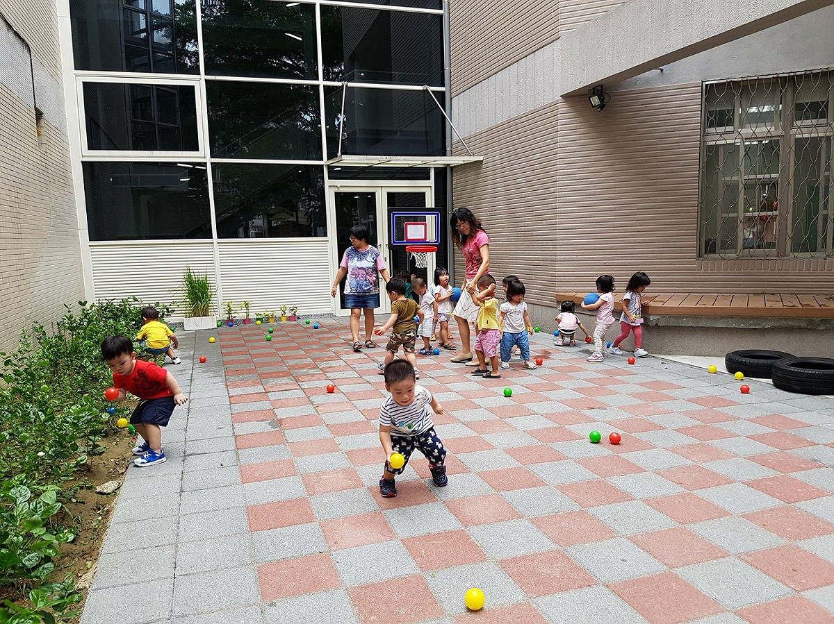 基隆市教育處將招考106學年度第2學期公立國小附設幼兒園契約進用教保員聯合甄選，本週六（23日）起受理報名。 圖：基隆市教育處 / 提供