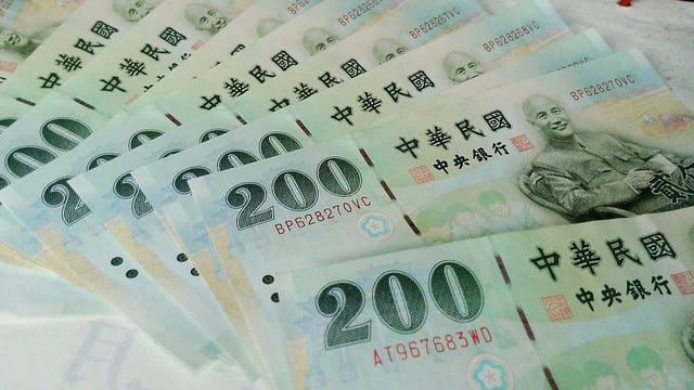 2018即將到來，人力銀行今(18)日公布最新調查，明年有加薪計畫的企業高達79.3%，平均明年(2018年)企業計畫調薪幅度，將落在4.7%，優於今年。其中科技資訊業更有高達91.4%的企業有加薪意願，成為明年「薪」情最被看好的產業。 圖：Flickr Chi-Hung Lin公開權限