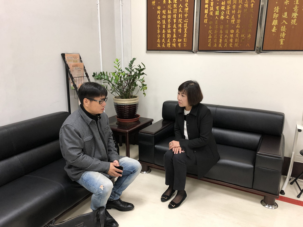 立委呂玉玲今 (19) 日偕同國道車禍遺屬前往監察院陳情，提出高公局多項執行不當事例，並質疑高雄監理所有官商勾結之嫌。 圖：呂玉玲辦公室/提供