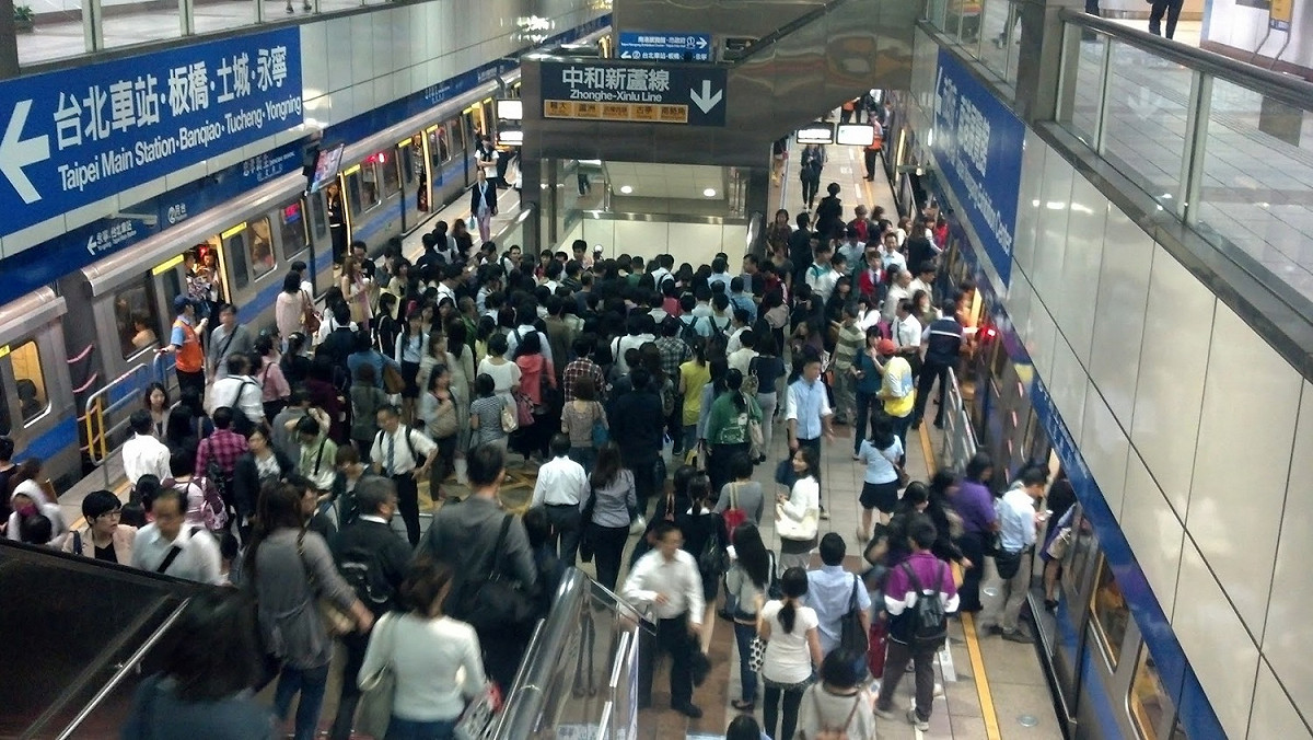 根據1111人力銀行調查，僅6.5%企業積極響應政府加薪；39%企業不跟進。 圖 : 翻攝自Disp BBS