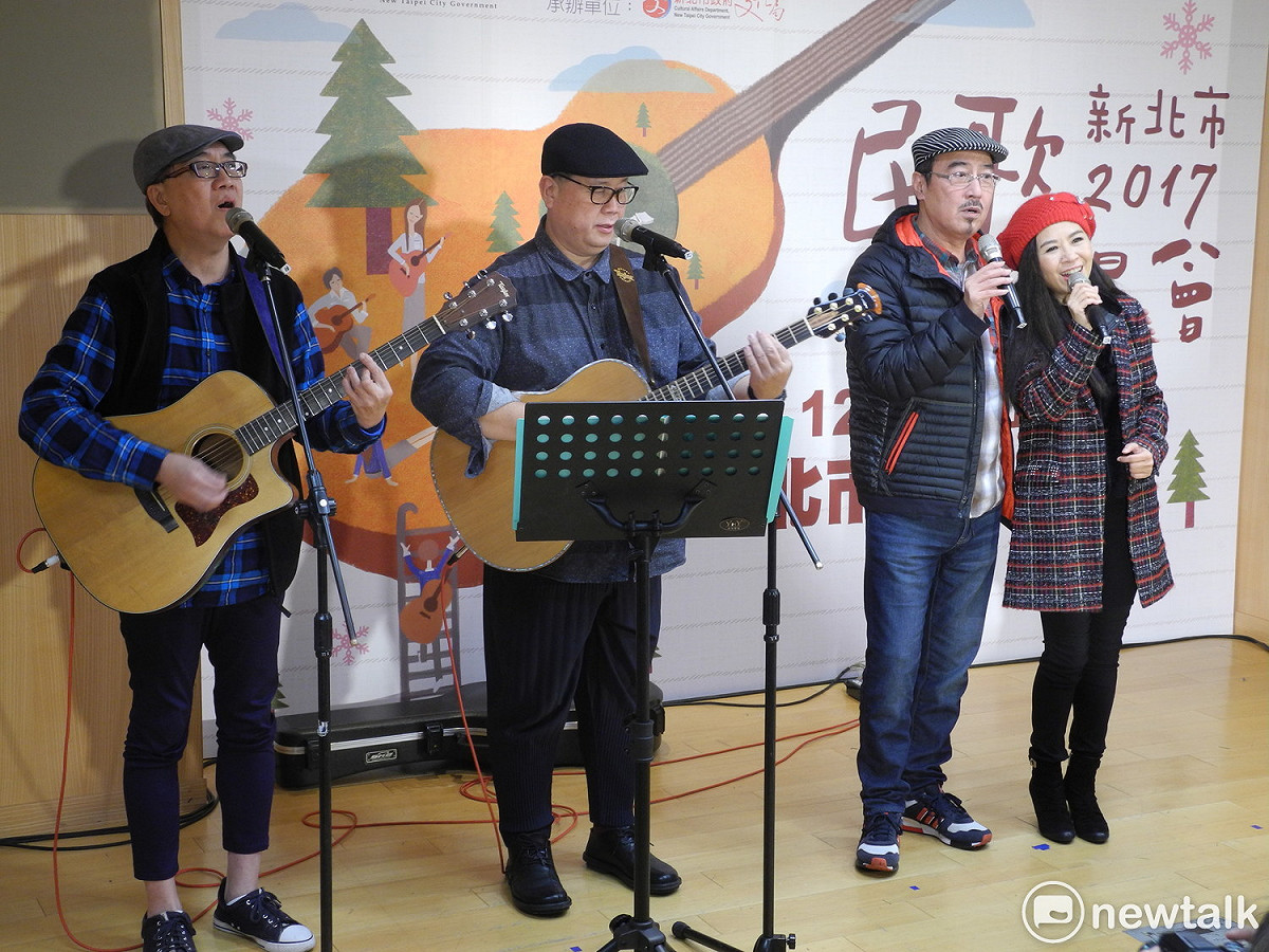 趙樹海、馬毓芬今天在記者會演唱《微風往事》，暢談許多民歌的沿革、歌手的趣事。 圖：王峻昌/攝