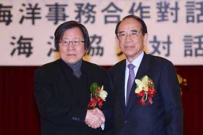 「台日海洋事務合作對話會議」台日關係協會會長邱義仁 (左)擔任顧問，日本台灣交流協會會長大橋光夫也以顧問身分與會。 圖 : 中央社