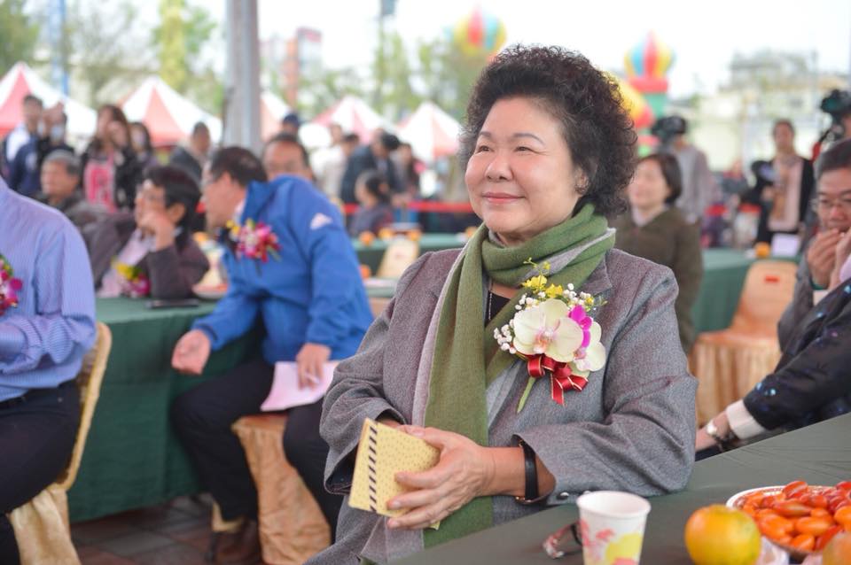 高雄市長陳菊的新書《花媽心用話：陳菊4000天》透露當年參選高雄市長時黨內鬥爭祕辛，引起民進黨內震盪。 圖：翻攝陳菊臉書