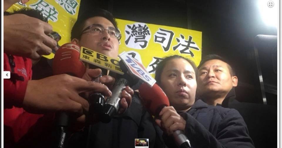 針對新黨青年軍王炳忠等人昨天遭檢調搜索並帶回偵訊一事，駐日代表謝長廷今（20）天在臉書發文呼籲檢調迅速公開對外界說明。 圖：翻攝謝長廷臉書