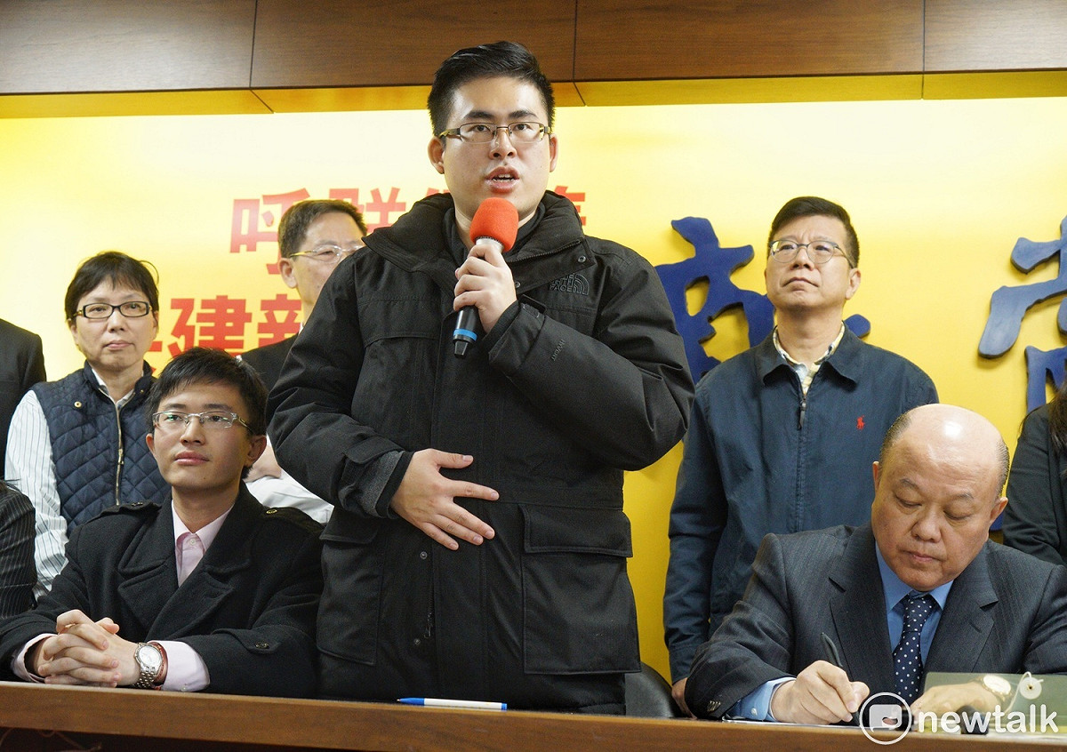 繼侯漢廷昨宣布投入明年台北市議員選舉，王炳忠也表態，不排除參選市議員、市長、立委等公職人員選舉。 圖：張良一／攝