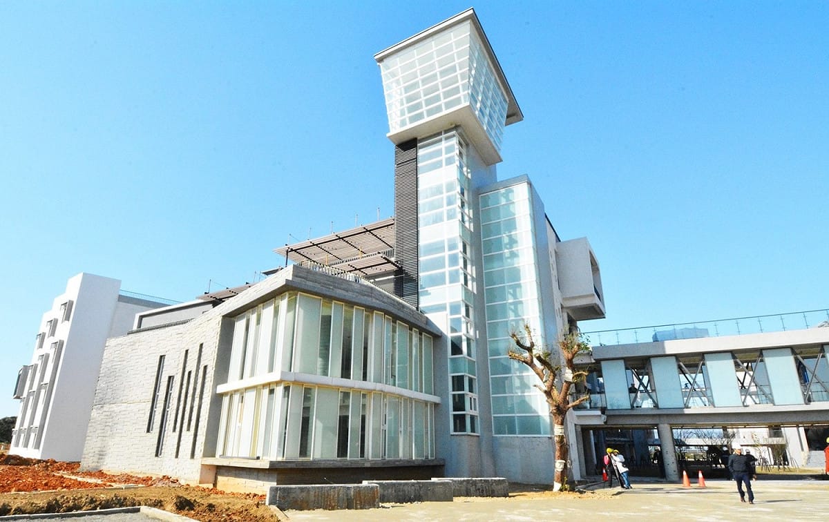 鄭文燦視察大園國中遷校整體規劃工程。 圖：桃園市政府/提供