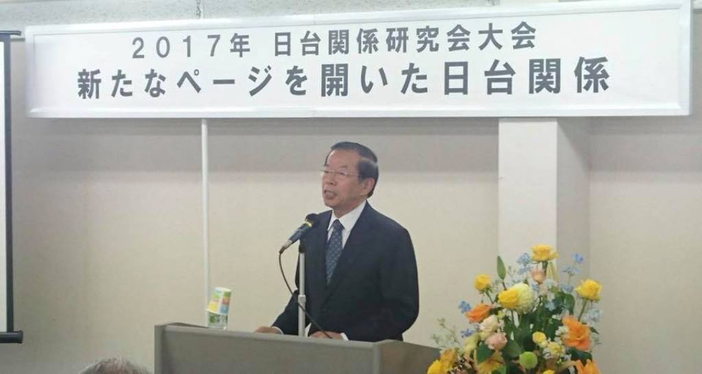 高雄市長陳菊出新書，爆出當年參選高雄市長秘辛。對此，駐日代表謝長廷今（21）日表示，政治人物如夜空的星星，遠望似乎是同一星座，但彼此的內心距離卻有幾十光年。 圖:取自謝長廷臉書