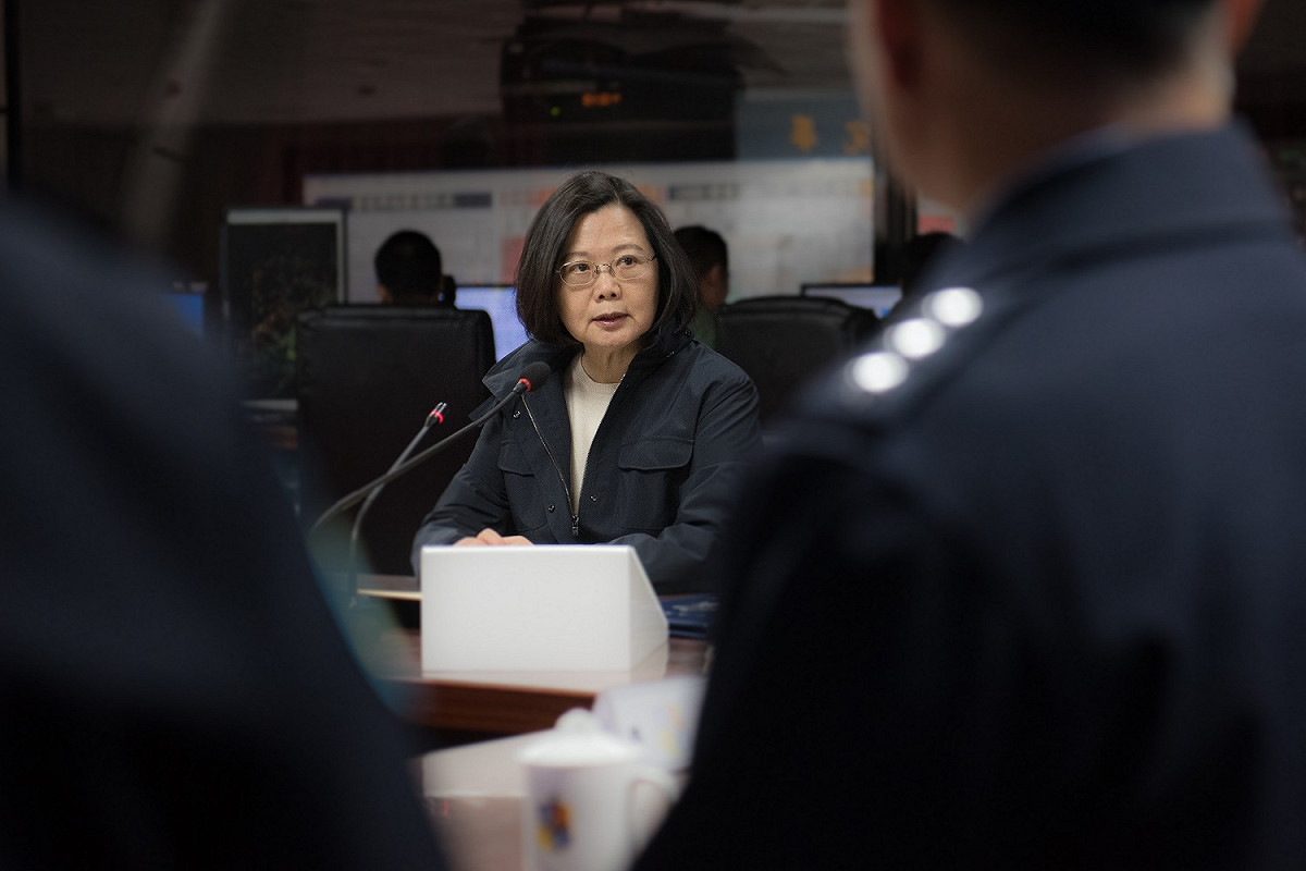 蔡英文總統今（21）日視導空軍作戰指揮部，瞭解我國近日對於中共近期「遠海長航訓練」的戰備處置措施。 圖：總統府／提供