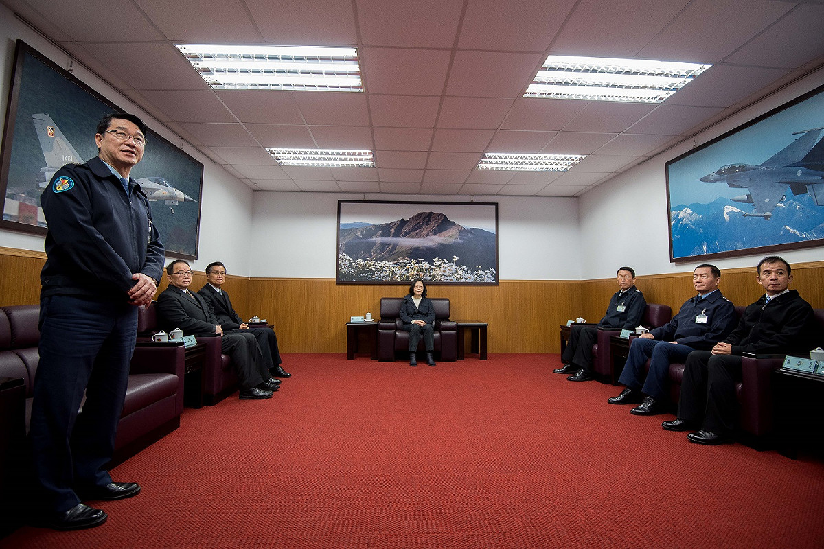 蔡英文總統今（21）日視導空軍作戰指揮部。 圖：總統府／提供