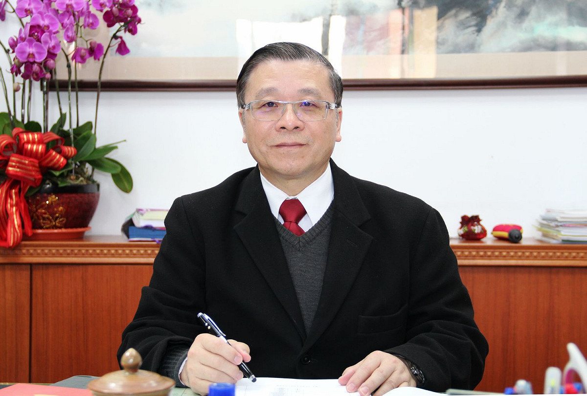 接棒藍智庫執行長的高永光現年61歲，政大政治學系博士，目前擔任亞太創意技術學院校長，曾任職政大社會科學院院長、政大台灣研究中心主任、行政院公民投票審議委員會主任委員，也是前考試院副院長，但在去年辭職，接任亞太學院校長。 圖：取自亞太學院網站