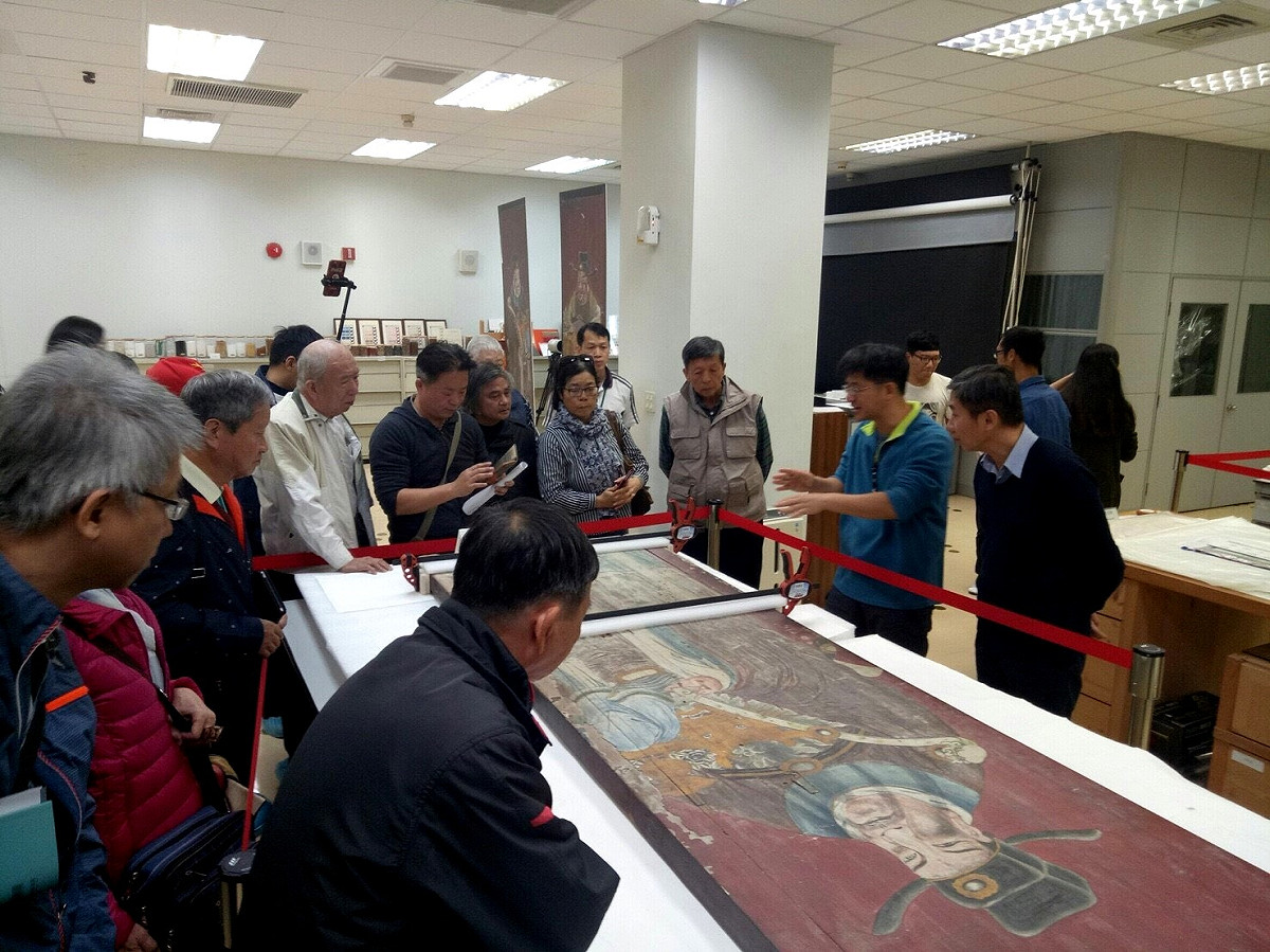彰化縣鹿港龍山寺彩繪門神，已由文化部文資局文資中心專家進行修護。