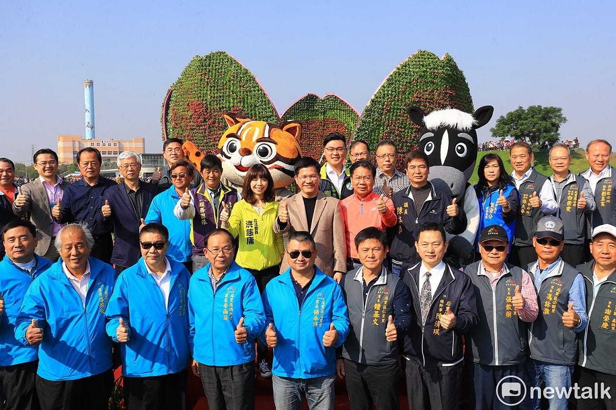「2017台中國際花毯節」今(23)日開幕，風和日麗，大家共襄盛舉。 圖：王鵬宇/攝
