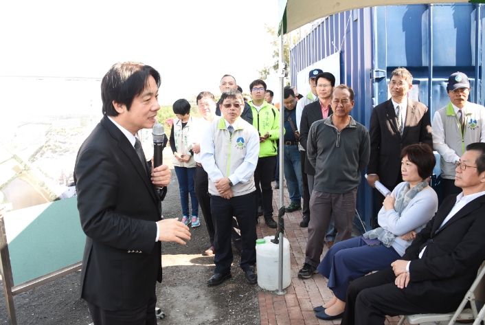 行政院長賴清德勉勵台南市府團隊及台南市民共同推動再生能源。 圖：行政院/提供