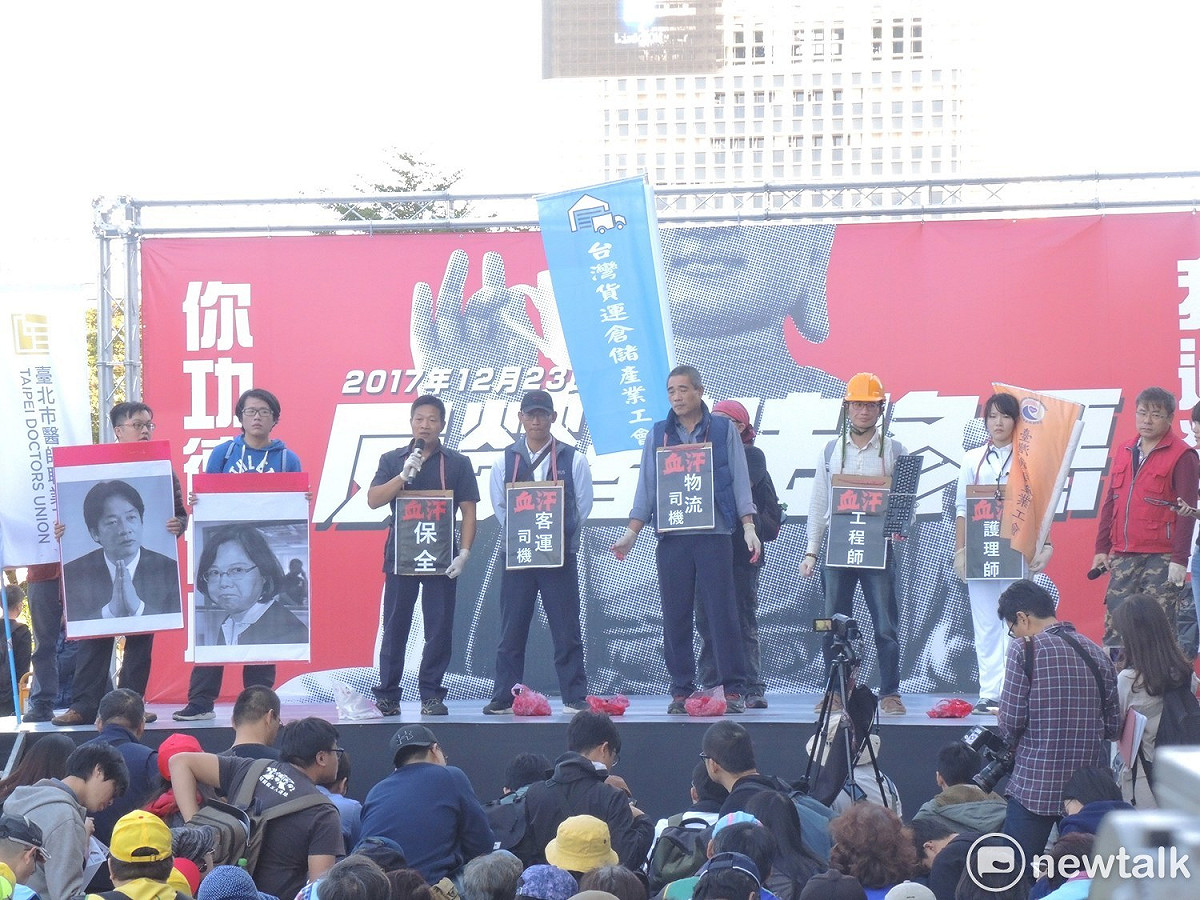 勞工述說血汗事蹟。 圖：黃韋銓/攝