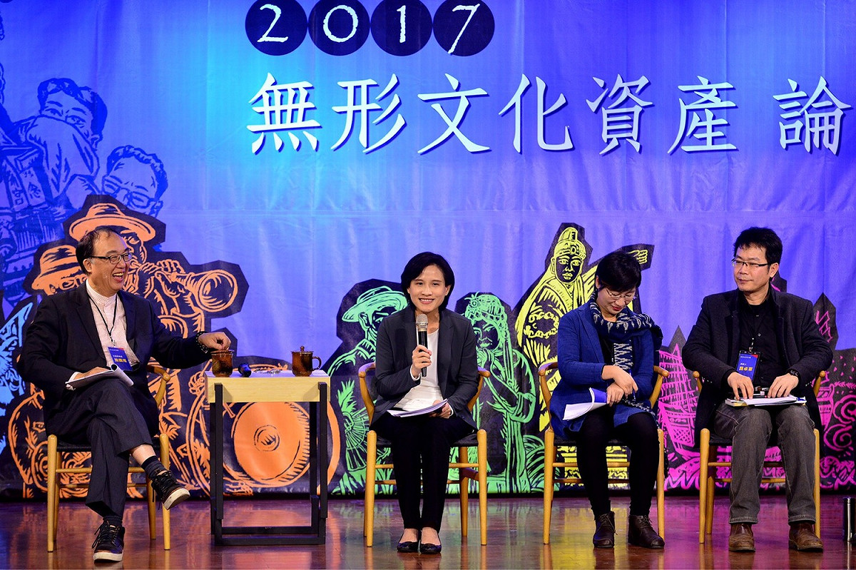 文化部「2017無形文化資產論壇」，今(23)日在台中文化創意產業園區衡道堂舉辦，文化部部長鄭麗君親自出席主持論壇。 圖：文化部/提供