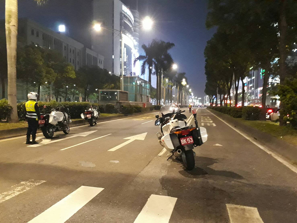 警方在中華路封鎖路段。 圖：陳香蘭/攝