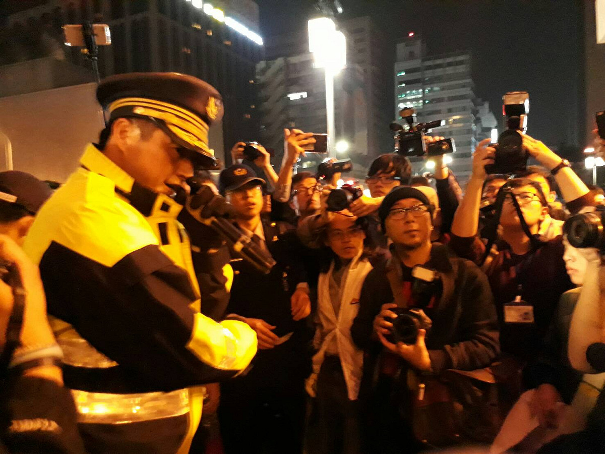 優勢警力清場，氣氛顯得風聲鶴唳。 圖：陳香蘭/攝