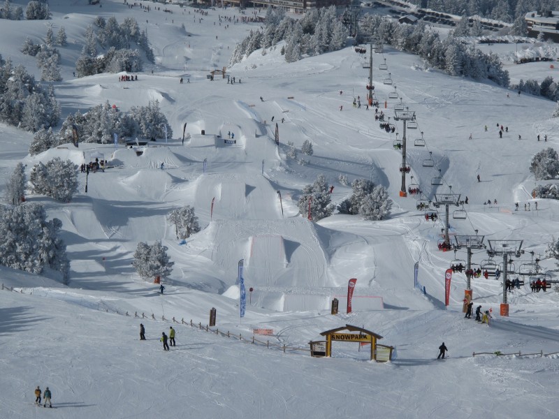 法國度假勝地尚魯斯滑雪度假村正逢滑雪旺季，24日傳出纜車故障，幸無人傷亡。 圖：翻攝尚魯斯滑雪度假村