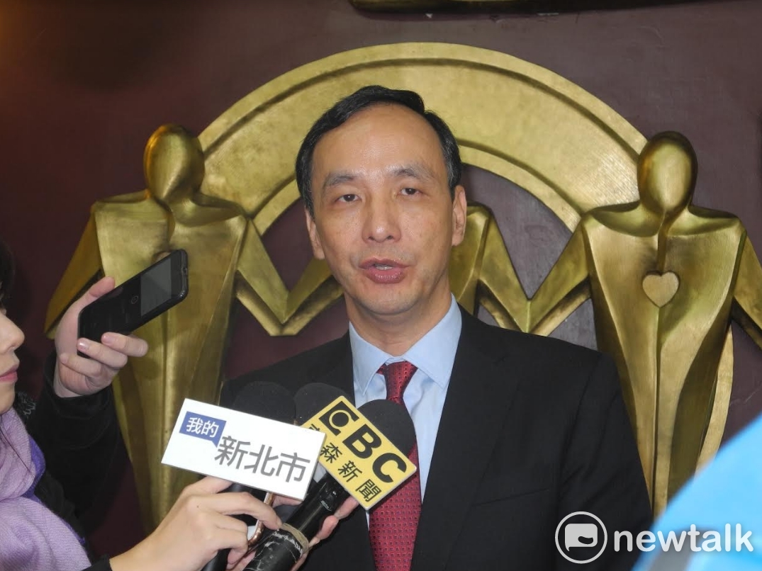 新北市長朱立倫今天對蔡總統提出基本工資3萬元的夢想，表達為蔡總統加油。 圖：王峻昌/攝