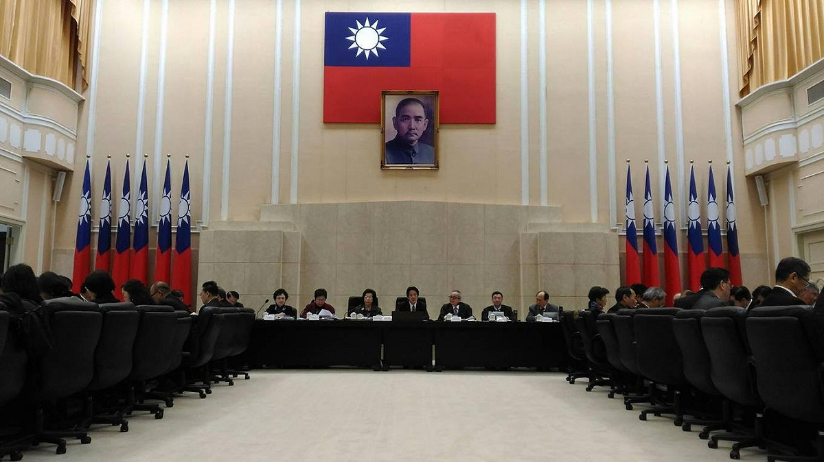 監察院院長張博雅今(26)日率領第五屆監察委員赴行政院巡察。 圖：監察院/提供