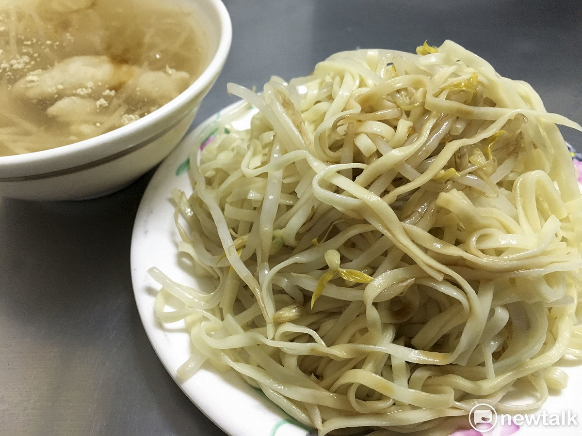 荳菜麵是六甲人的早餐之一。 圖 : 張大魯/攝