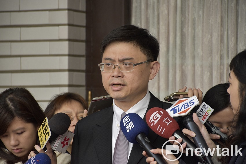 針對黨職併公職人員溢領退休金，銓敘部要求在107年8月10日前返還，若未在期限內返還，將移請行政執行署強制執行。對此，民進黨立委賴瑞隆直言，這是轉型正義的一部分。 圖：趙婉淳/攝（資料照）