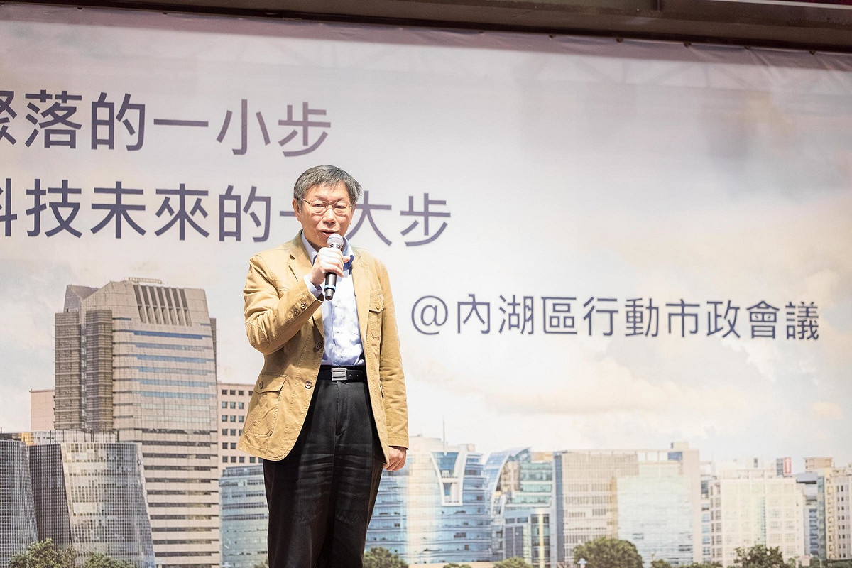 民進黨立委姚文智批評台北市長柯文哲上任三週年許多政見跳票，柯文哲則回，人家批評就拿回去研究、做表格分類，該改就改。 圖：台北市政府 / 提供