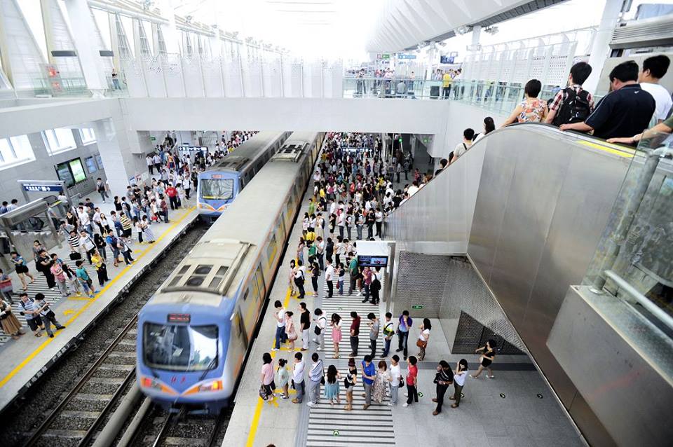 台北捷運每日運量高達217萬人次，其中新北市民也佔多數，但目前兒童票優惠規畫僅限設籍台北市的小朋友。 圖：翻攝台北捷運FB