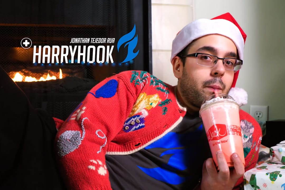 隊長HarryHook祝賀之餘，還不忘推廣贊助商的產品。 圖 : 翻攝自Dallas Fuel