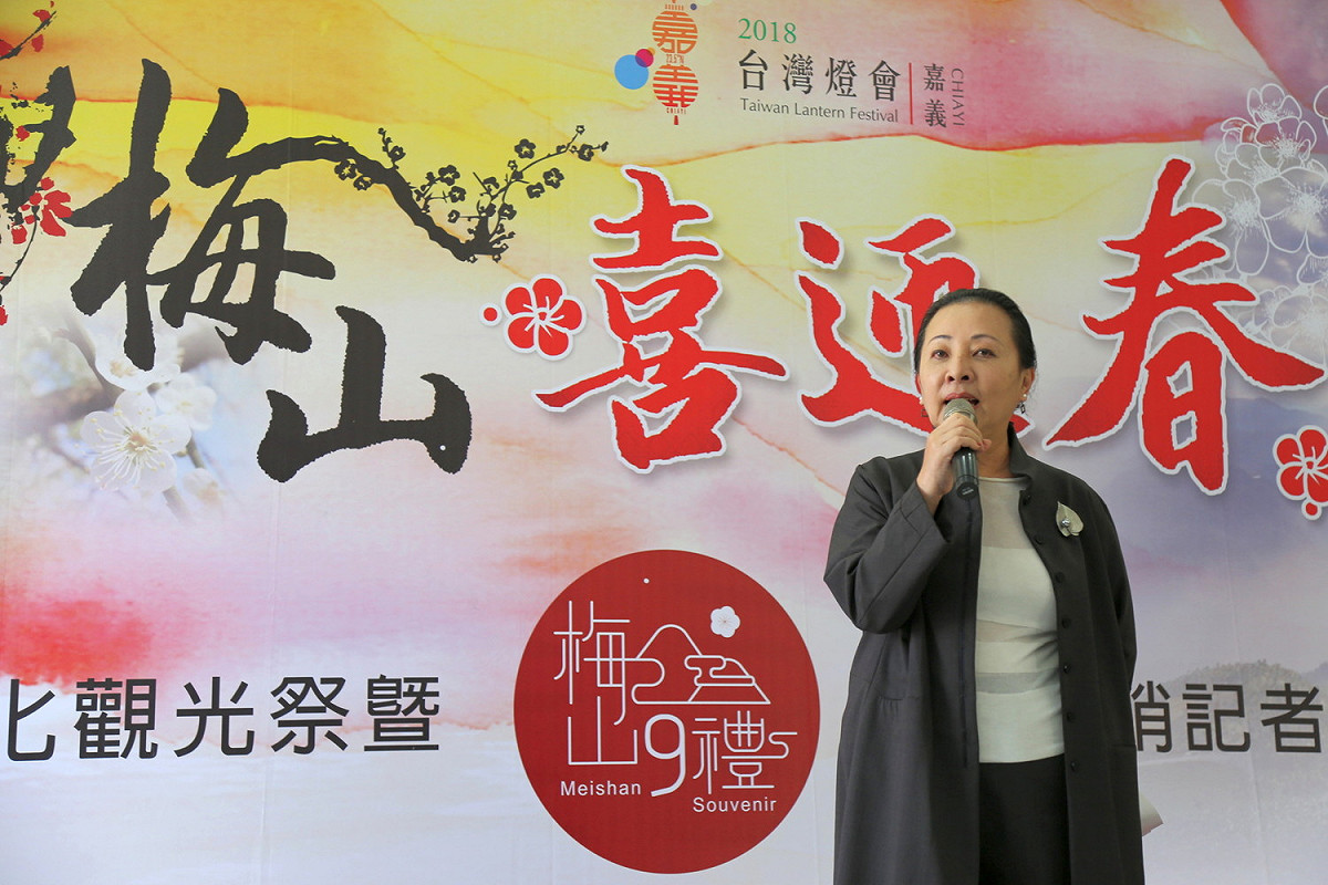 嘉義縣長張花冠介紹梅山喜迎春系列活動。 圖：嘉義縣政府/提供