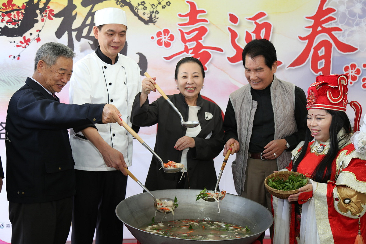 「天下第一山海平原復古粥」號稱天下第一大。 圖：嘉義縣政府/提供